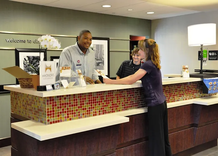 Hampton Inn & Suites Cincinnati / Uptown - University Area