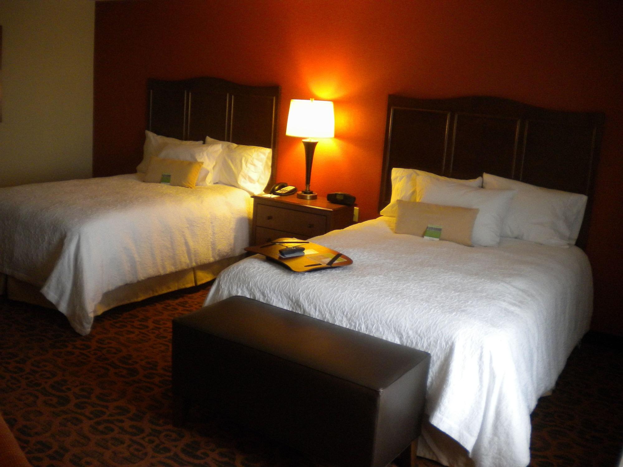 Hotel Hampton & / Uptown - Area