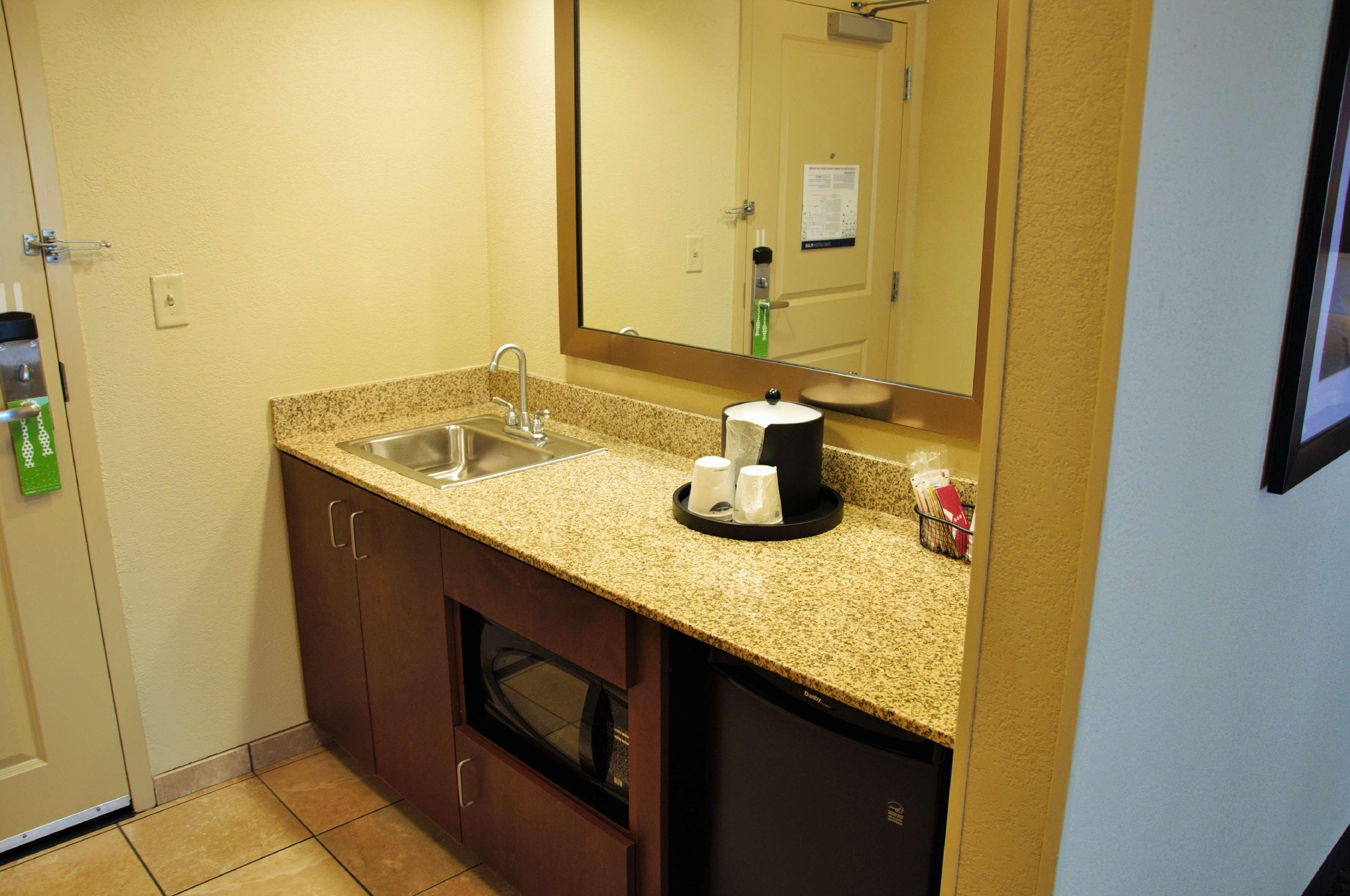 Hampton & / Uptown - Area Hotel Cincinnati