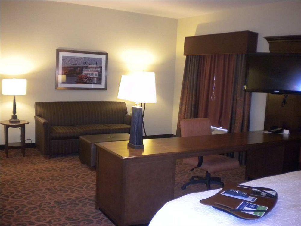 Hampton & / Uptown - Area Hotel Cincinnati