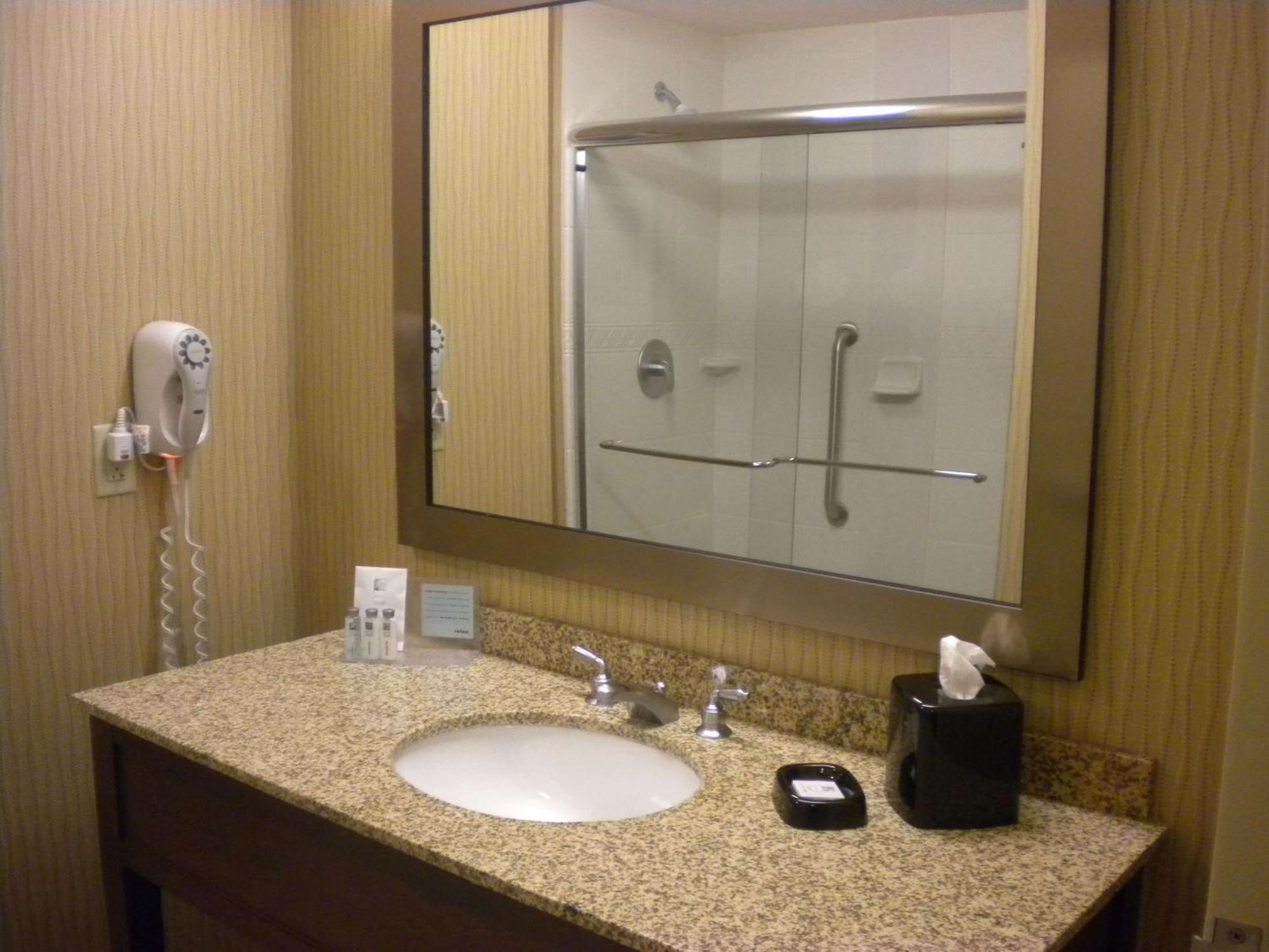 Hotel Hampton & / Uptown - Area 3*
